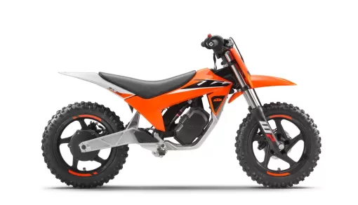 my24-ktm-sx-e-2-studio.jpg