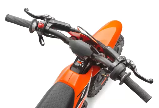 my24-ktm-sx-e-2-studio-2.jpg