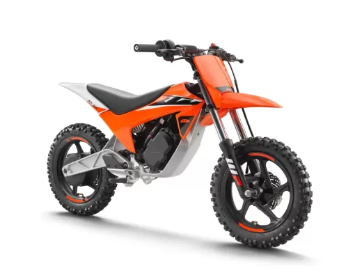 my24-ktm-sx-e-2-studio-3.jpg