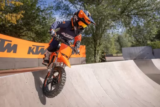 my24-ktm-sx-e-2-action-1.jpg