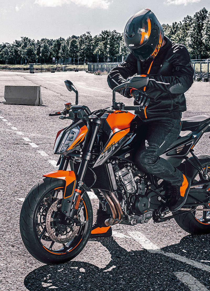 THE 2024 KTM 990 DUKE HITS THE BULLSEYE WITH SNIPER-LIKE ACCURACY